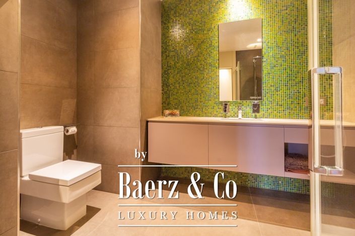 Image No.25-7 Bed Property for sale