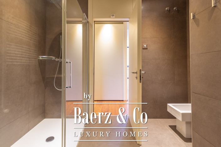 Image No.26-7 Bed Property for sale