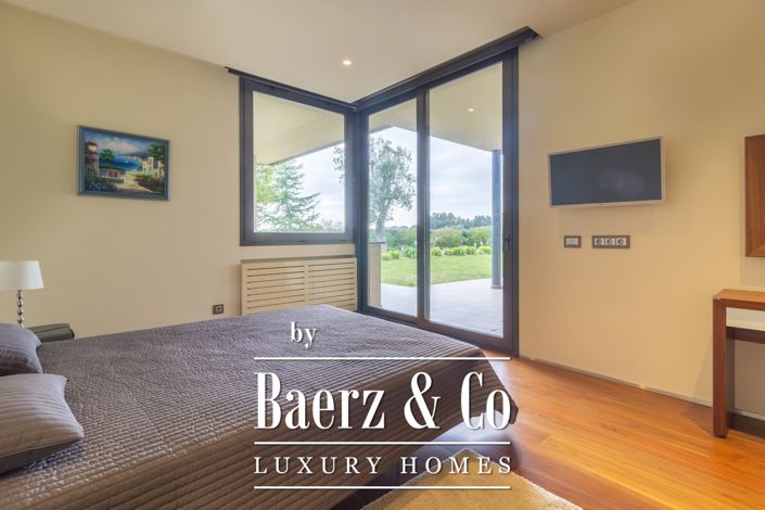 Image No.28-7 Bed Property for sale