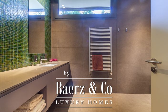 Image No.30-7 Bed Property for sale