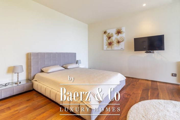 Image No.32-7 Bed Property for sale