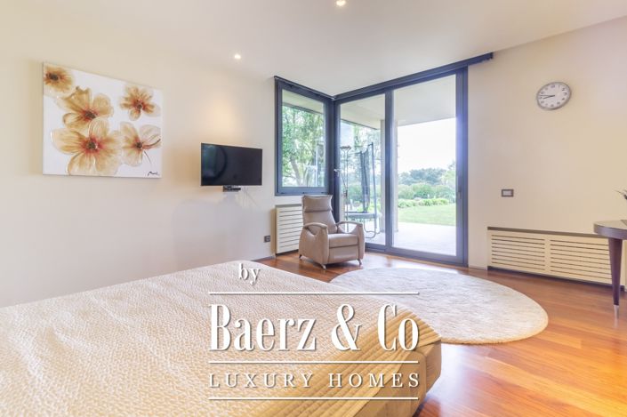 Image No.33-7 Bed Property for sale