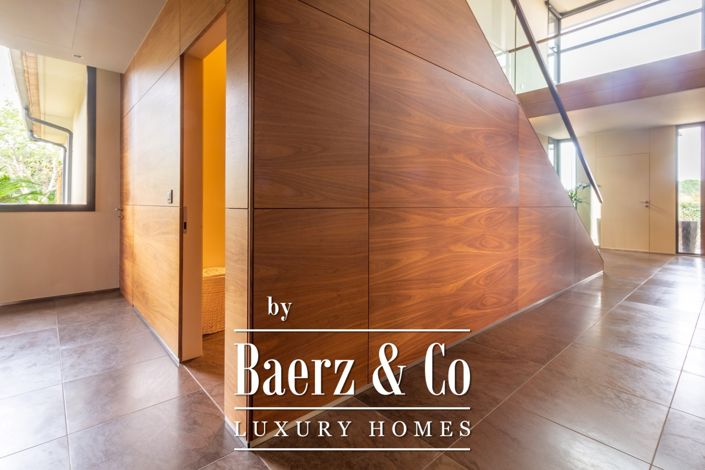 Image No.34-7 Bed Property for sale