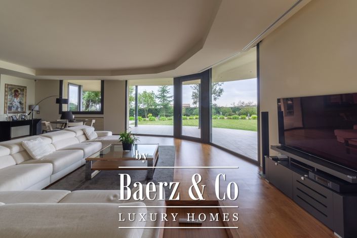 Image No.7-7 Bed Property for sale