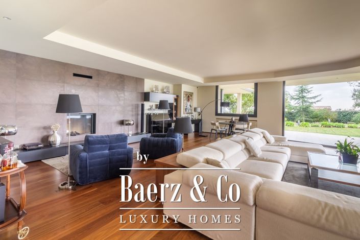 Image No.8-7 Bed Property for sale