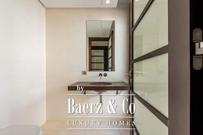 Image No.10-4 Bed Property for sale