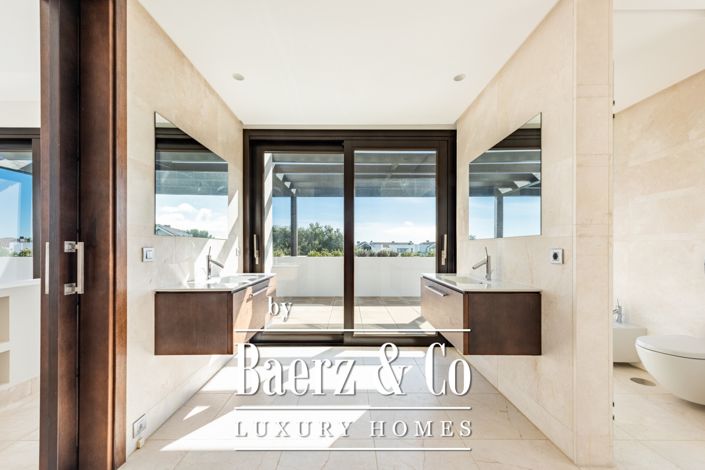 Image No.27-4 Bed Property for sale