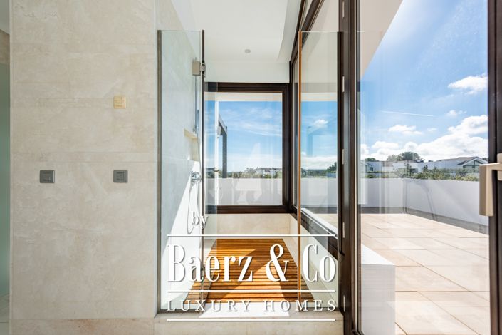 Image No.28-4 Bed Property for sale