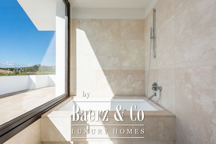 Image No.29-4 Bed Property for sale