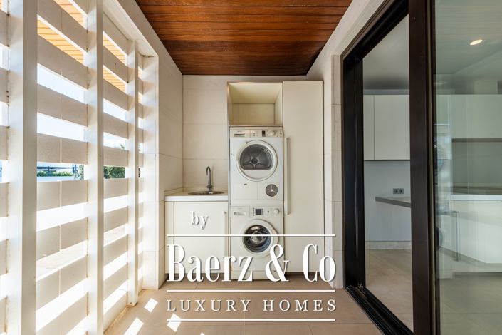 Image No.33-4 Bed Property for sale