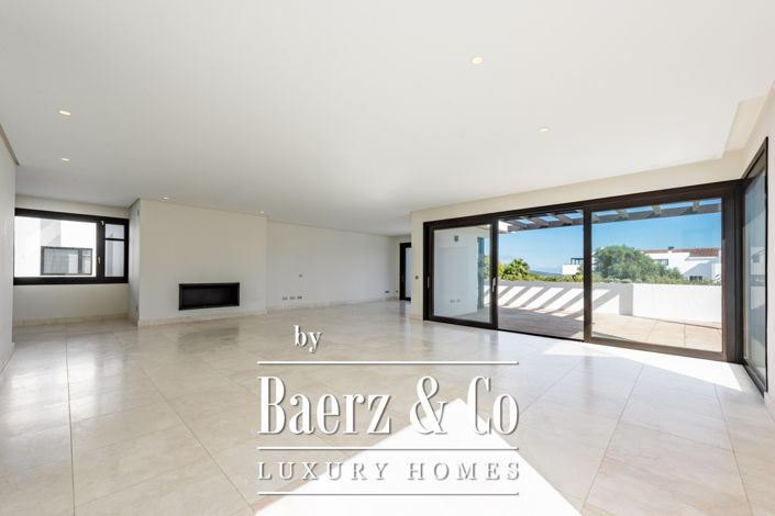 Image No.4-4 Bed Property for sale