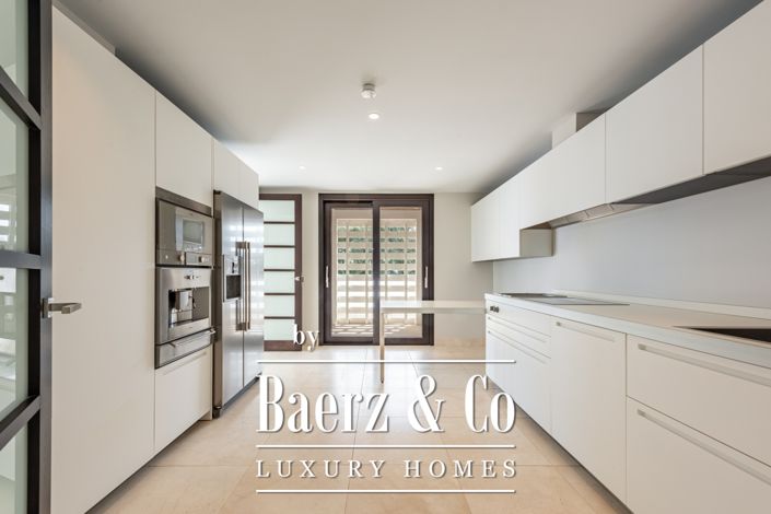 Image No.6-4 Bed Property for sale