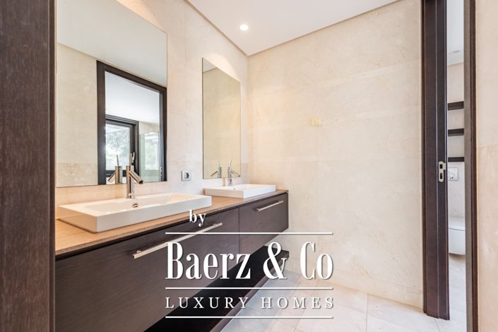 Image No.8-4 Bed Property for sale