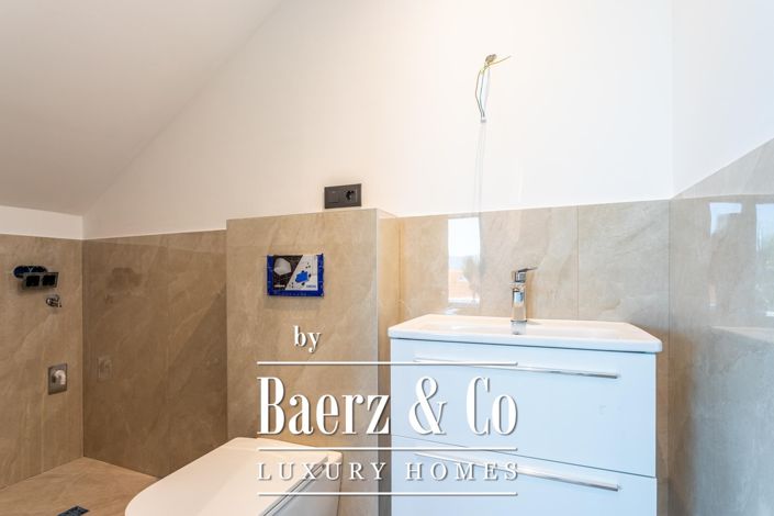 Image No.10-3 Bed Villa for sale