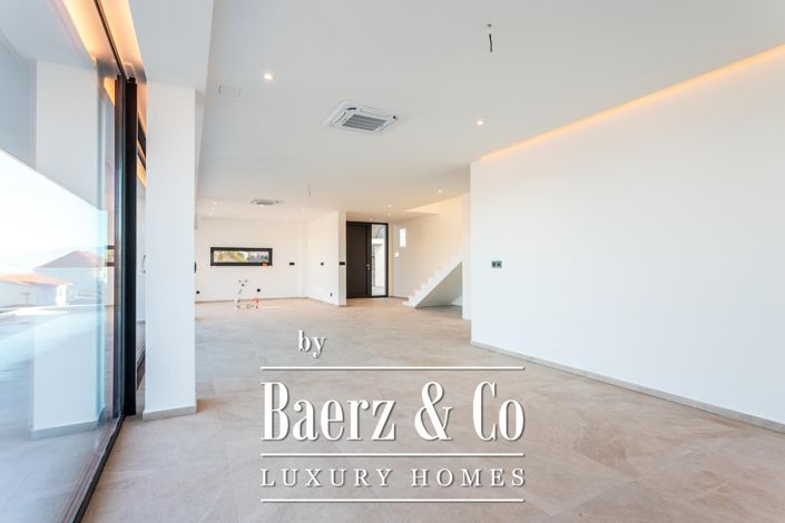 Image No.8-3 Bed Villa for sale