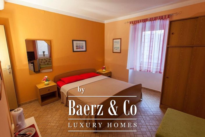 Image No.5-15 Bed House for sale