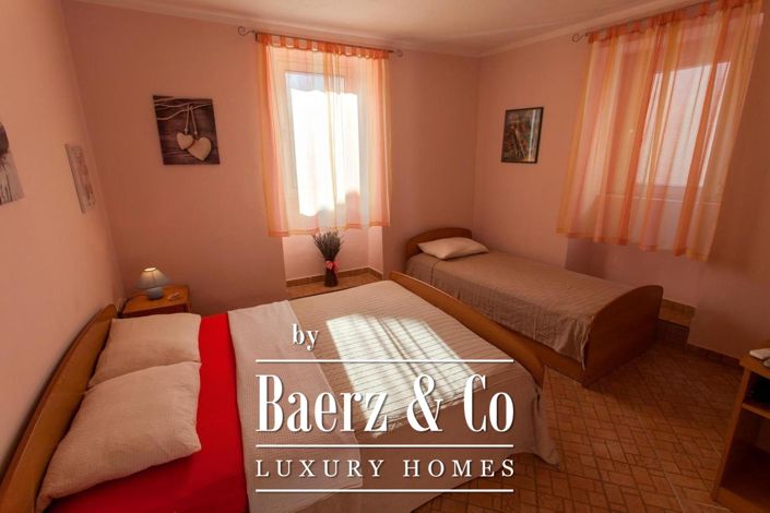 Image No.7-15 Bed House for sale