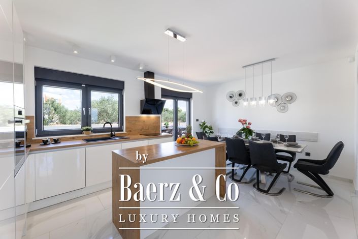 Image No.11-5 Bed Villa for sale