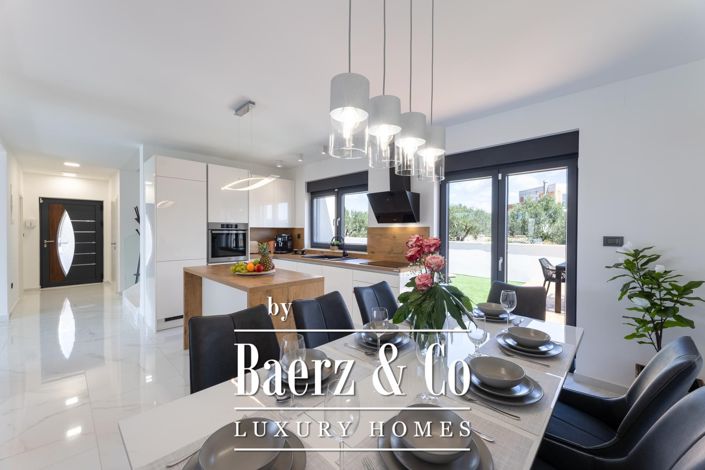 Image No.12-5 Bed Villa for sale