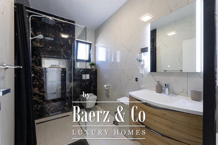 Image No.16-5 Bed Villa for sale