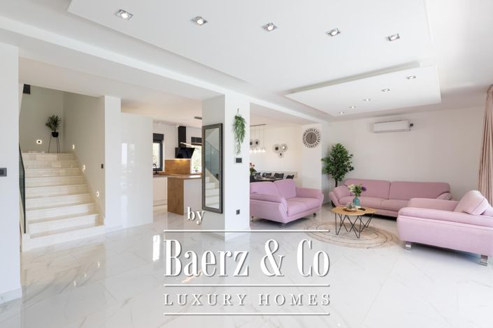 Image No.5-5 Bed Villa for sale