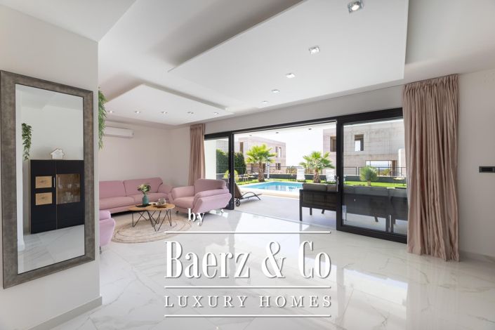 Image No.9-5 Bed Villa for sale