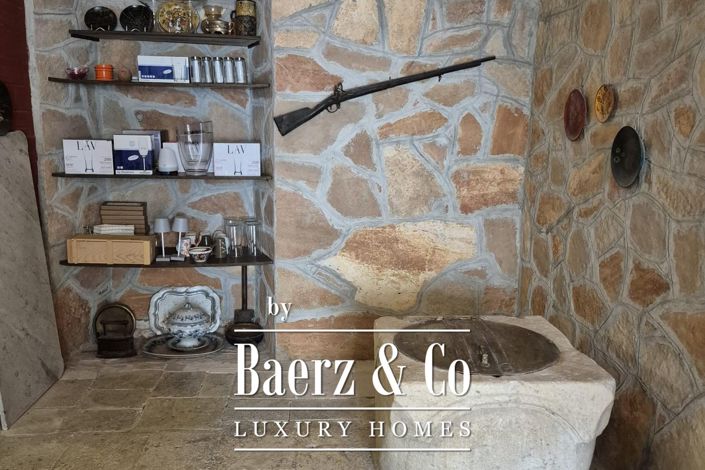 Image No.4-4 Bed Property for sale