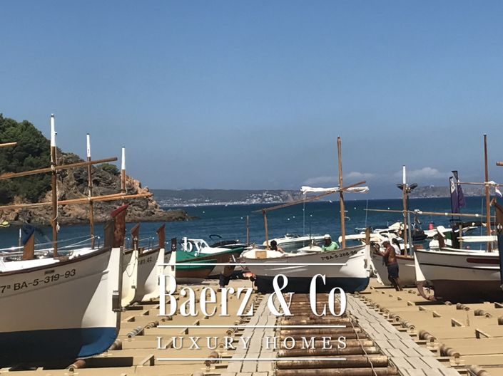 Image No.10-3 Bed Property for sale