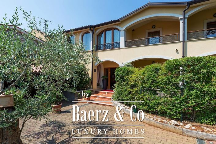 Image No.5-11 Bed House for sale