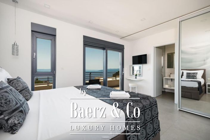 Image No.15-4 Bed Townhouse for sale