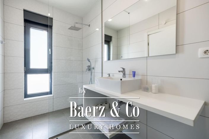 Image No.17-4 Bed Townhouse for sale