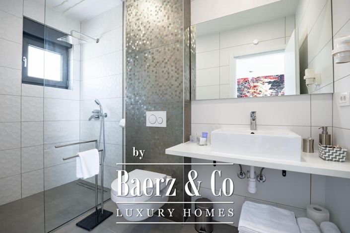 Image No.22-4 Bed Townhouse for sale