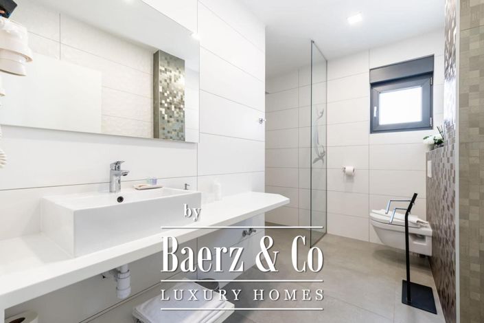 Image No.27-4 Bed Townhouse for sale