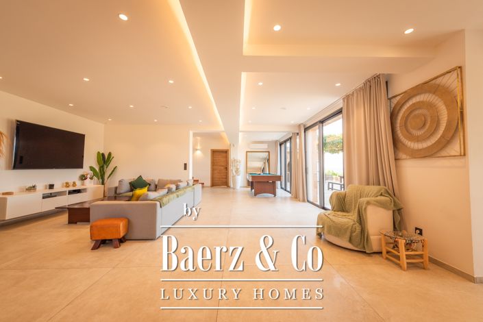 Image No.10-5 Bed Villa for sale