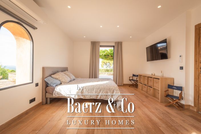 Image No.9-5 Bed Villa for sale