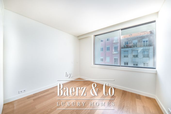 Image No.35-4 Bed House for sale