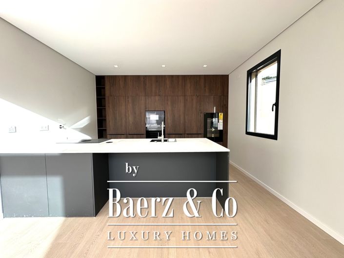 Image No.17-4 Bed House for sale