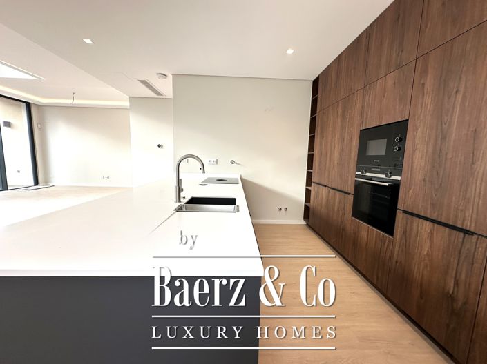 Image No.19-4 Bed House for sale