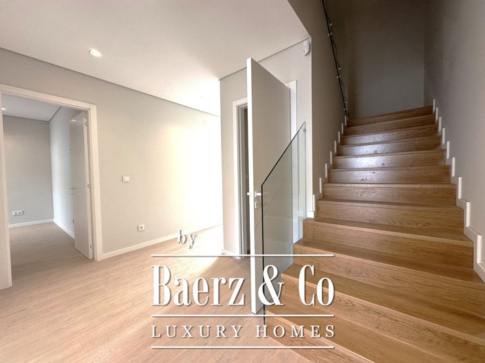 Image No.2-4 Bed House for sale