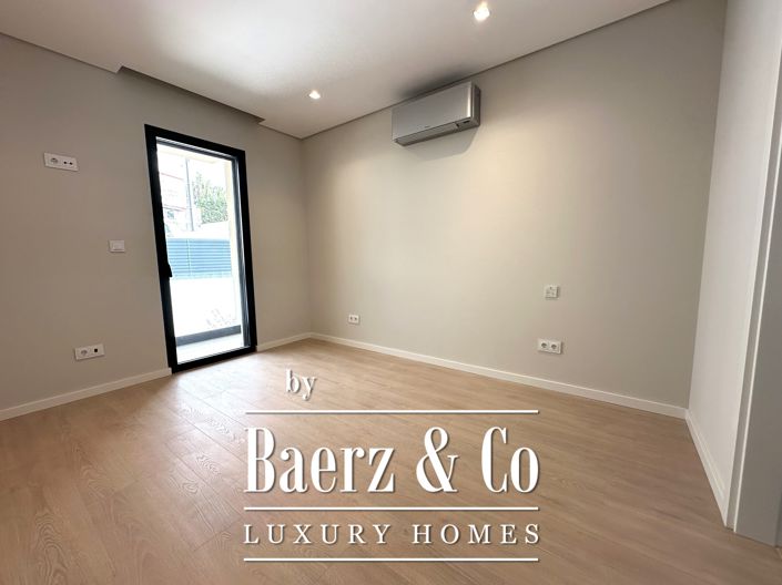 Image No.30-4 Bed House for sale