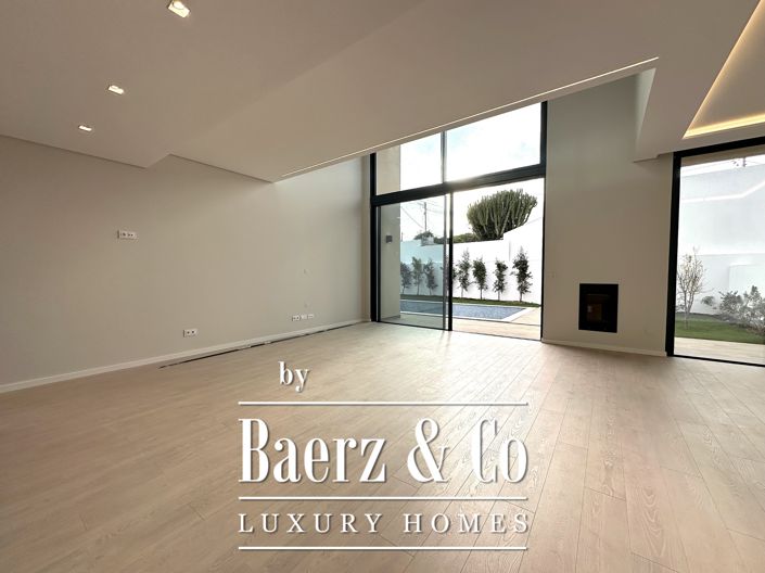 Image No.7-4 Bed House for sale