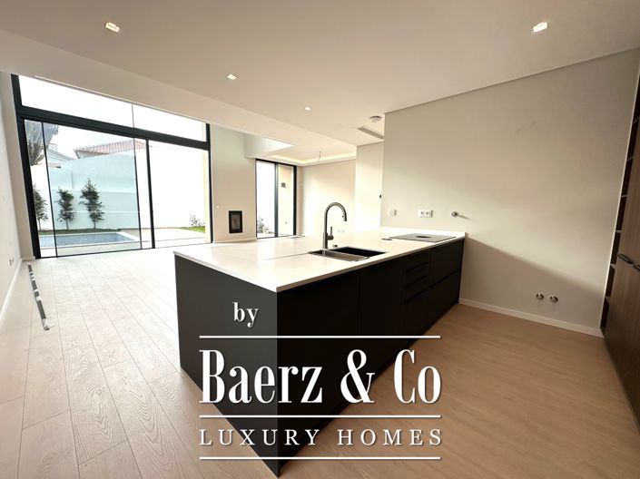 Image No.15-4 Bed House for sale