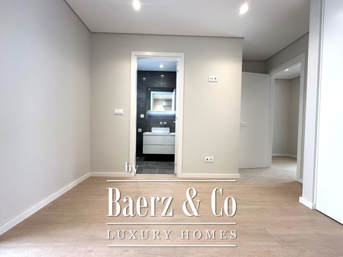 Image No.26-4 Bed House for sale