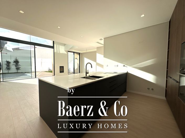 Image No.16-4 Bed House for sale