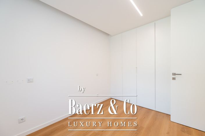 Image No.17-4 Bed House for sale