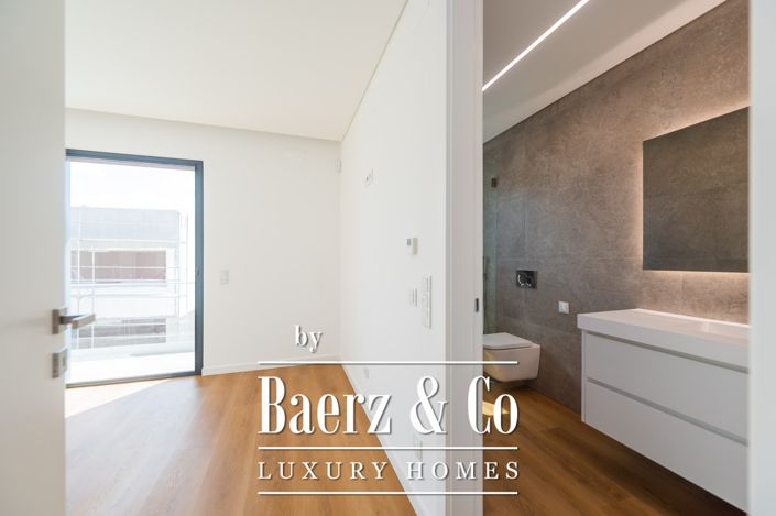 Image No.24-4 Bed House for sale