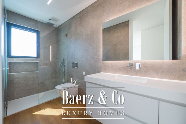 Image No.25-4 Bed House for sale