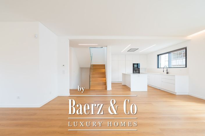 Image No.9-4 Bed House for sale