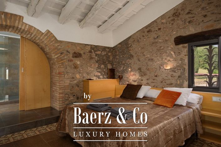 Image No.11-5 Bed Property for sale