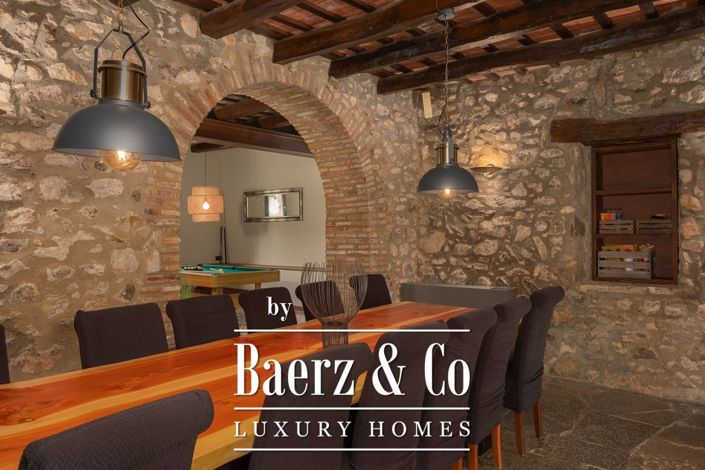 Image No.14-5 Bed Property for sale